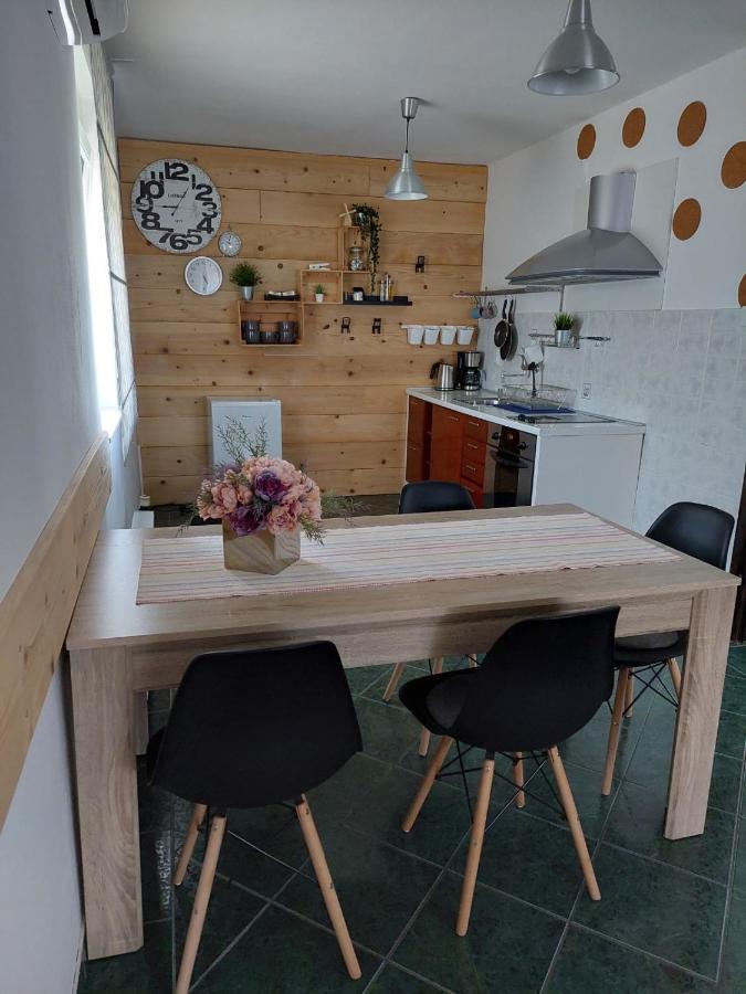 Apartman Hana Apartment Dreznik Grad ภายนอก รูปภาพ